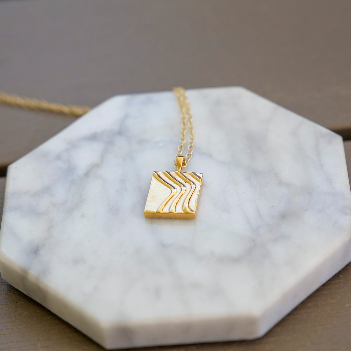 Wavy Seam Necklace